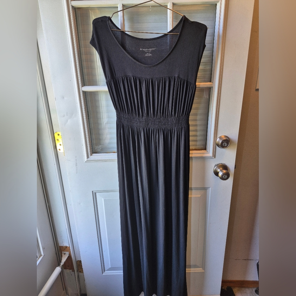 Liz Lange Black Ruched Sleeveless Maternity Maxi Dress
